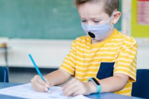 Chile adelanta vacaciones escolares por aumento de virus